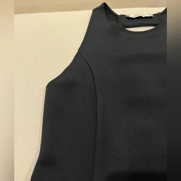 Abercrombie Little Black Dress with Cutout in back, size Small Preowned - Picture 4 of 7